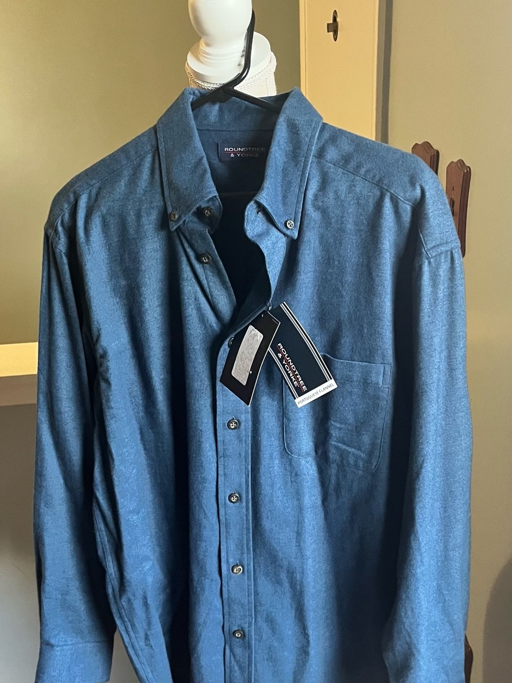 Roundtree & Yorke Men's Slate Blue Button-Down Shirt
